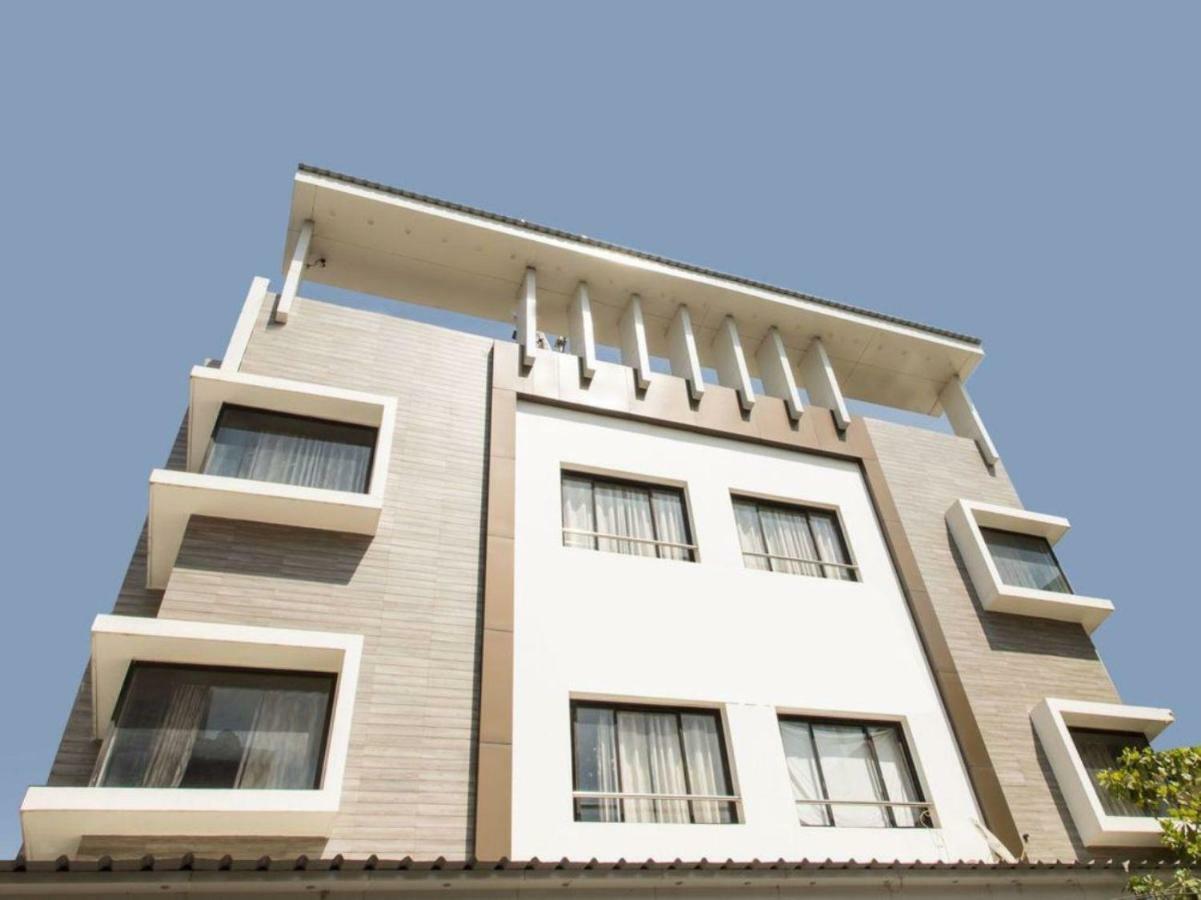 Hotel Maheshwari Avenue Уджайн Екстериор снимка